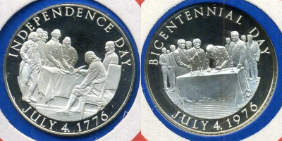 США медаль "200-летие независимости США", в красочном конверте 1976 вес 14,08 гр, диаметр 31,5 мм  серебро PROOF 7-4-2-49