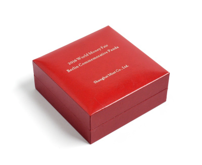 Китай медаль Панда 2016 Международная выставка монет в Берлине 2016 (WORLD MONEY FAIR, BERLIN COMMEMORATIVE PANDA), в оригинальной коробке с сертификатом № 292, тираж 2000 экз., Китайская панда и Берлинский медведь, чекан Шанхай минт Co Ltd. 2016 4-3-5-30