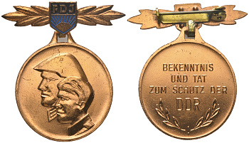 ГДР вера и действия по защите ГДР  в оригинальном футляре  бронза 3-4-4-12