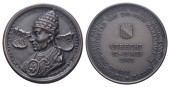 Нидерланды медаль в память о визиту папы римского Иоанна Павла II в Утрехт 1985 отчеканен в Ворсхотен, в оригинальной упаковке с сертификатом подлинности, диаметр 50 мм, вес 62,7 гр цинк 3-4-6-07