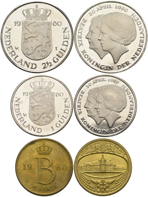Нидерланды набор из 2 монет + жетон мондвора 1980 30 апреля 1980, коробка, сертификат медно-никель UNC 7-5-1-24