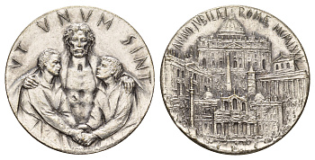 Ватикан медаль в честь объявление Папой Римским Павлом VI Юбилейного года (Anno Santo) 1975 Христос обнимает двух мужчин. (Христианское единство), Базилики Рима, диаметр 34 мм, вес 16,2 гр латунь плакированный серебро 4120-126