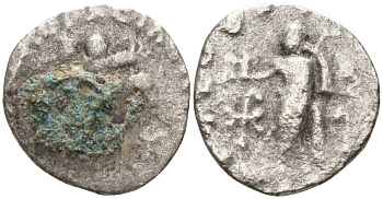 Индо-Скифское царство драхма 58-12 гг. до н.э. Азес, царь верхом на коне, легенда на греческом и на языке харошти/Зевс, держащий Нику и Скипетр, легенда на языке харошти - ВЕЛИКИЙ ЦАРЬ, ЦАРЬ ЦАРЕЙ, АЗЕС ВЕЛИКИЙ Senior 105 серебро 1073-19-105