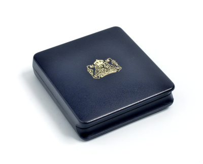 Нидерланды набор из 2 монет 1980 Беатрикс королева Нидерландов, коробка, сертификат, жетон монетного двора    UNC 4-3-5-15