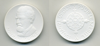 Европа медаль ND 150 лет ордену Pour Le Merite (голубой макс), Конрад Лоренц  фарфор  UNC  11-145-25