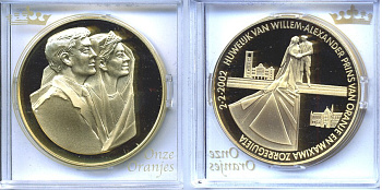 НИДЕРЛАНДЫ МЕДАЛЬ ND 2.2.2002 СВАДЬБА ПРИНЦА ВИЛЬЯМА АЛЕКСАНДРА И МАКСИМЫ бронза, позолота PROOF 5-3-1-85