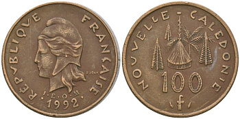 Французская Новая Каледония 100 франков 1992 хижина среди сосен и пальм, (IEOM) KM 15, Schoen 16, Lec 137 никель латунь 4140-616