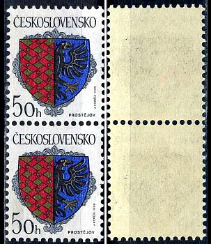 Чехословакия сцепка из 2 марок (50 геллеров) 1990 Гербы чехословацких городов - Простеёв Михель 3042 марка с оригинальным клеем, без следов наклейки (чистая) 8699-1-1-3