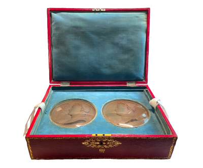 Набор бронзовых французских медалей и медальонов 1810 года. Оригинальный комплект. 0-0-02