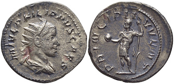 Римская Империя антониниан 244 - 247 Филипп II в ранге цезаря PRINCIPI IVVENT, цезарь в военном доспехе с копьем и сферой, Рим, Good Very fine RIC 218d серебро 00-00