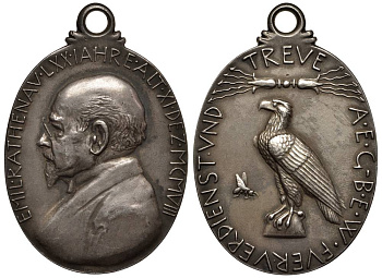 ГЕРМАНИЯ МЕДАЛЬ 1908 В ЧЕСТЬ 70-ЛЕТИЯ ЭМИЛЯ РАТЕНАУ, НЕМЕЦКОГО ПРОМЫШЛЕННИКА, ОСНОВАТЕЛЯ КОМПАНИИ AEG, С УШКОМ ДЛЯ НОШЕНИЯ, РАЗМЕР 59Х40 ММ. серебро 00-000-00