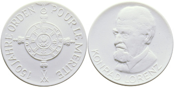 ФРГ МЕДАЛЬ 1992 150 ЛЕТ ОРДЕНУ ЗА ЗАСЛУГИ, КОНРАД ЛОРЕНЦ, 39 мм белый фарфор UNC 05-095-44