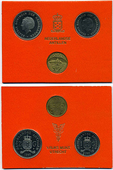 Нидерландские Антилы набор из 2 монет + жетон монетного двора 1980 1 И 2 1/2 гульдена 1980, Беатрикс (1980-2013), на коронацию Беатрикс, Урехт, в оригинальном буклете KM 200, 201 никель UNC 3540-5