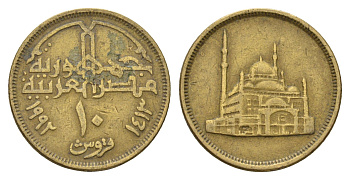 Египет 10 пиастров 1992 KM 732 латунь UNC 4673-617