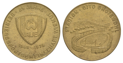 ГДР медаль в честь 25-летия клуба Эрцгебирге, Стадион Отто Гротеволя 1974 диаметр 31 мм, вес 16,6 гр латунь 4653-934