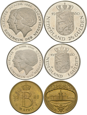 Нидерланды набор из 2 монет + жетон монетного двора 1980 30 апреля 1980 коронация   медно-никель  UNC  1-6-1-23