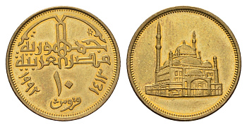 Египет 10 пиастров 1992 KM 732 латунь UNC 4673-556