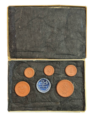 Германия (Саксония, Мейсен и Хер) набор из 6 нотгельдов (50 пфеннигов, 75 пфеннигов и 10 марок и медаль фестиваля Вина) 1921-1922 коробка Йозефа Либана - крупнейшего торговец нотгельдами в Голландии Men05 8048.8, 8048.12, Scheuch#?395 фарфор 1-4-3-08