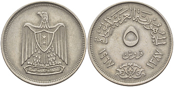 ЕГИПЕТ 5 ПИАСТРОВ 1967 ГОД 1387, ОРЕЛ С ЩИТОМ НА ГРУДИ KM 412 медно-никель 31-214