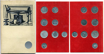 Италия, Ватикан, Турция, Мадагаскар набор из 8 монет 1960-1967 50 лир 1967, 100 лир 1967, 100 лир 1966, 50 лир 1965, 2 1/2 лиры 1961, 1 лира 1965, 25 куруш 1966, 5 франков 1966, в картонном буклете, чемпионы выпуска стальных монет 3-4-3-03