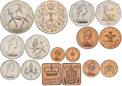 Великобритания официальный годовой набор из 7 монет (1/2, 1, 2, 5, 10, 25, 50 пенни (пенсов)) и 1 жетона монетного двора 1977 Cеребряный (25 лет правлению) юбилей царствования Елизаветы II KM PS33 (911, 912, 913, 914, 915, 916 и 920) бронза и медно-никель