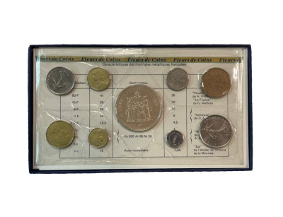 Франция официальный набор из 9 монет (1, 5, 10, 20 сантимов; 1/2, 1, 5, 10 и 50 франков) 1974 в оригинальной упаковке, с сертификатом KM SS 11 (925.1, 926a.1, 928, 929, 930, 931.1, 933, 940 и 941.1) BU 1-4-6-21