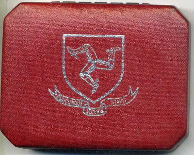 Остров Мэн 1 крона 1979 300 лет чеканке монет на острове Мэн, в оригинальной коробке, с сертификатом KM 45а серебро PROOF 3-4-4-21