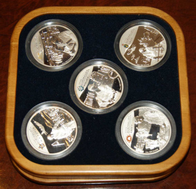 Австралия набор из 5 монет по 2 доллара 2005 миротворцы, цветная эмаль, в оригинальной коробке, 10 унций KM 755, 756, 757, 758, 759 серебро PROOF 14-01-01-06