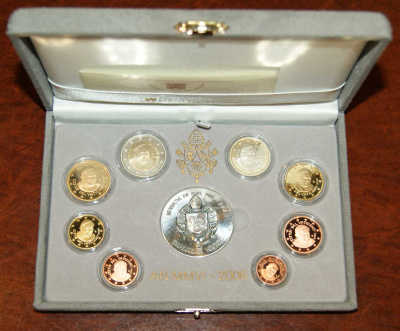 Ватикан евронабор из 8 монет + серебряная медаль 2006 Бенедикт XVI, в оригинальной коробке, с сертификатом KM PS 19 биметалл PROOF 7-1-1-13