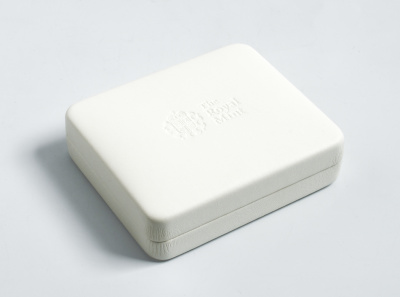 Олдерни 5 фунтов 2010 помолвка принца Уильяма и Кейт Миддлтон, в оригинальной коробке, с сертификатом, проба 925, позолота, тираж 5000 экз. KM 211a серебро PROOF 3-4-4-32