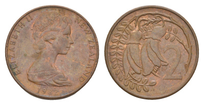 Новая Зеландия 2 цента 1982 Елизавета II (1952-2022), два цветка кохаи KM 32.1 бронза 4178-319
