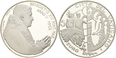 Ватикан 5 евро 2009 Бенедикт XVI, Международный год мира, в оригинальной коробке с сертификатом KM 415 серебро PROOF 7-1-1-27