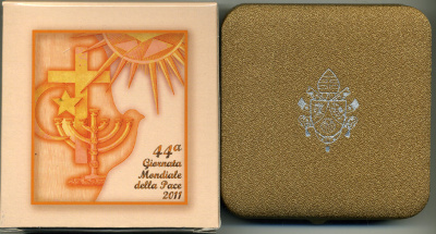 Ватикан 5 евро 2011 Бенедикт XVI, 44-ый всемирный День Мира, религиозная свобода - путь к миру, в оригинальной коробке, с сертификатом KM 427 серебро  PROOF  7-1-50