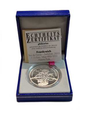 Франция 1 1/2 евро 2003 100 лет велогонкам Тур де Франс, велосипедист и его отражение, в оригинальной коробке, сертификат KM 1321 серебро  PROOF  1-6-4-63