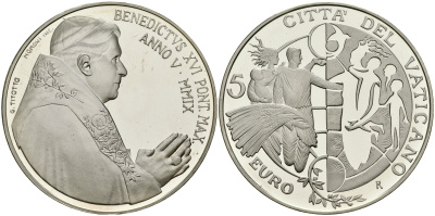 Ватикан 5 евро 2009 Бенедикт XVI, Международный год мира, в оригинальной коробке с сертификатом KM 415 серебро PROOF 4-3-4-21