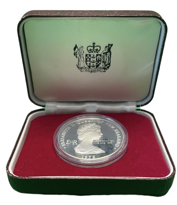 Новая Зеландия 1 доллар 1978 25 лет коронации Елизаветы II и открытие здания Парламента, Елизавета II (1952-2022), в оригинальной коробке KM 47а серебро PROOF 4-3-4-38