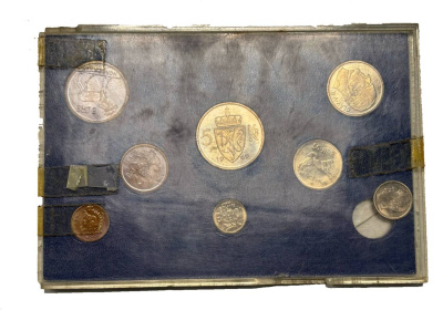 Норвегия годовой набор из 8 монет (1, 2, 5, 10, 25 и 50 эре; 1 и 5 крон 1969 в оригинальной упаковке, тираж 3.100 экземпляров KM MS14 ((403, 405, 407, 408, 409, 410, 411 и 412) BU 8-2-05-20