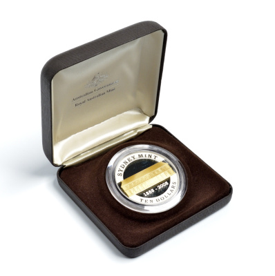 Австралия 10 долларов 2005 150 лет монетному двору в Сиднее, коробка, сертификат, серебро, позолота KM 751 серебро PROOF 00-00