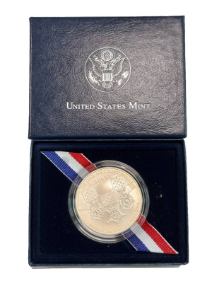 США 1 доллар 2011 S, Медаль Почёта, в оригинальной упаковке, с сертификатом KM 504 серебро BU 8-2-05-12