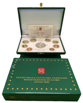 Ватикан евронабор из 8 монет + серебряная медаль 2010 Бенедикт XVI, в оригинальной коробке, с сертификатом KM PS 23 биметалл PROOF 5-4-6-02