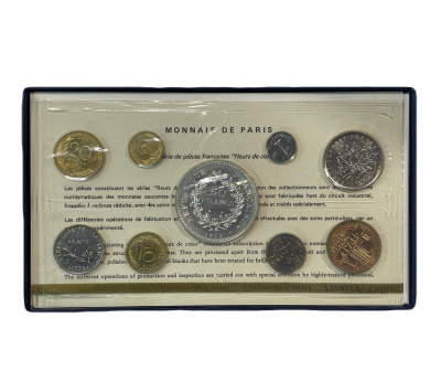Франция официальный набор из 9 монет (1, 5, 10, 20 сантимов; 1/2, 1, 5, 10 и 50 франков) 1976 в оригинальной упаковке, с сертификатом KM SS 13 (925.1, 926a.1, 928, 929, 930, 931.1, 933, 940 и 941.1) BU 1-4-6-19