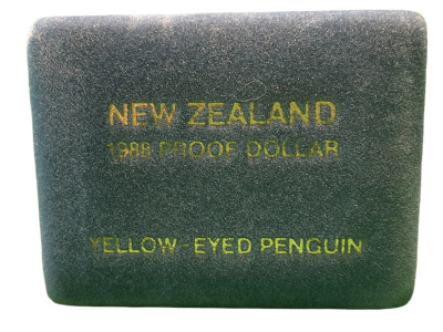 Новая Зеландия 1 доллар 1988 желтоглазый пингвин, Елизавета II (1952-2022) KM 66 a серебро PROOF 3-4-6-23