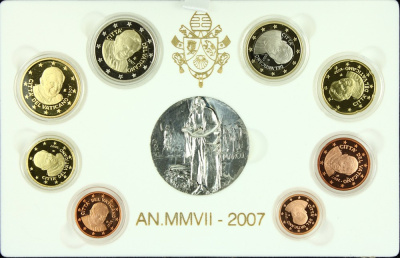 Ватикан евронабор из 8 монет + серебряная медаль 2007 Бенедикт XVI, в оригинальной коробке, с сертификатом KM PS 20 биметалл PROOF 7-1-1-14